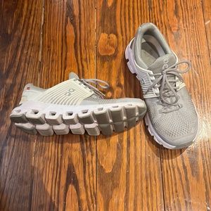 Gray on cloud size 8